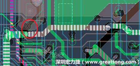 慢慢確認CAF發(fā)生的位置后，可以配合Gerber查看PCB的結(jié)構(gòu)是否有通孔太近或是線路太近的問題。