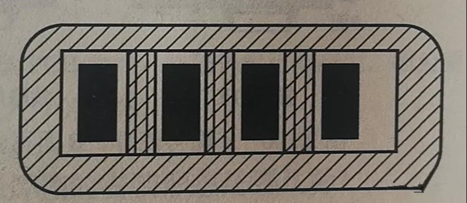 在兩個焊盤之間有導(dǎo)線通過時(shí),應(yīng)采取PCB阻焊設(shè)計(jì),以防止焊接短路